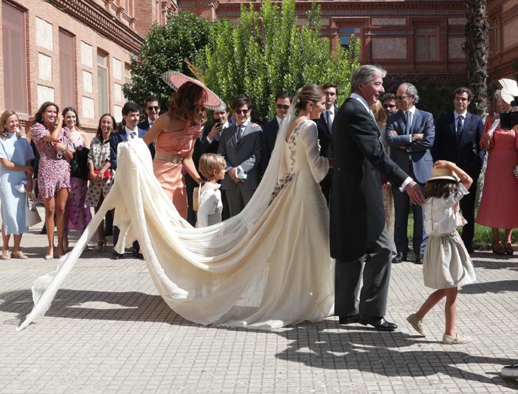 María Corsini con vestido de novia