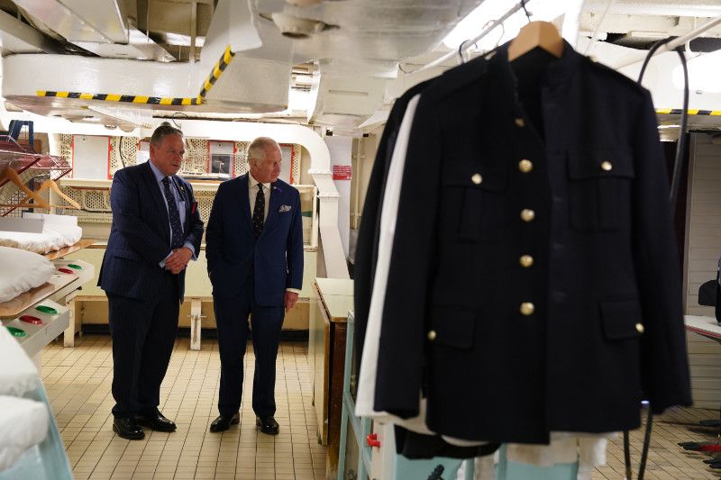 Carlos III en el barco Britannia 