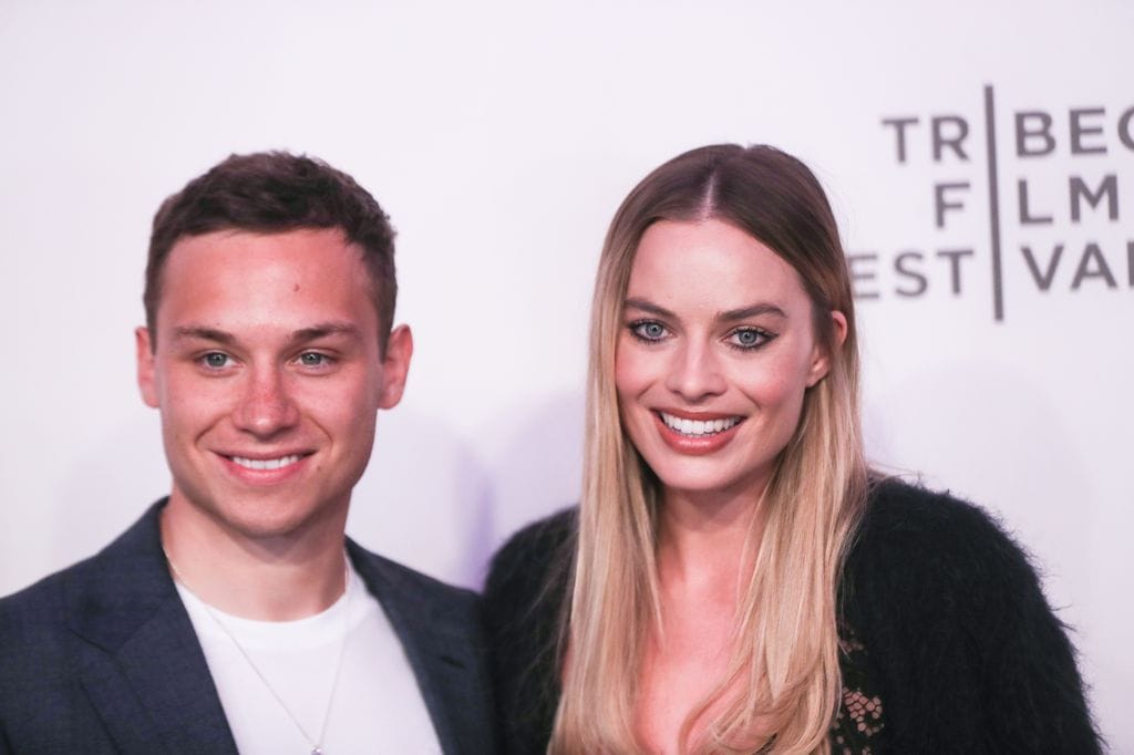 Finn Cole interpretó 'Dreamland' junto a Margot Robbie