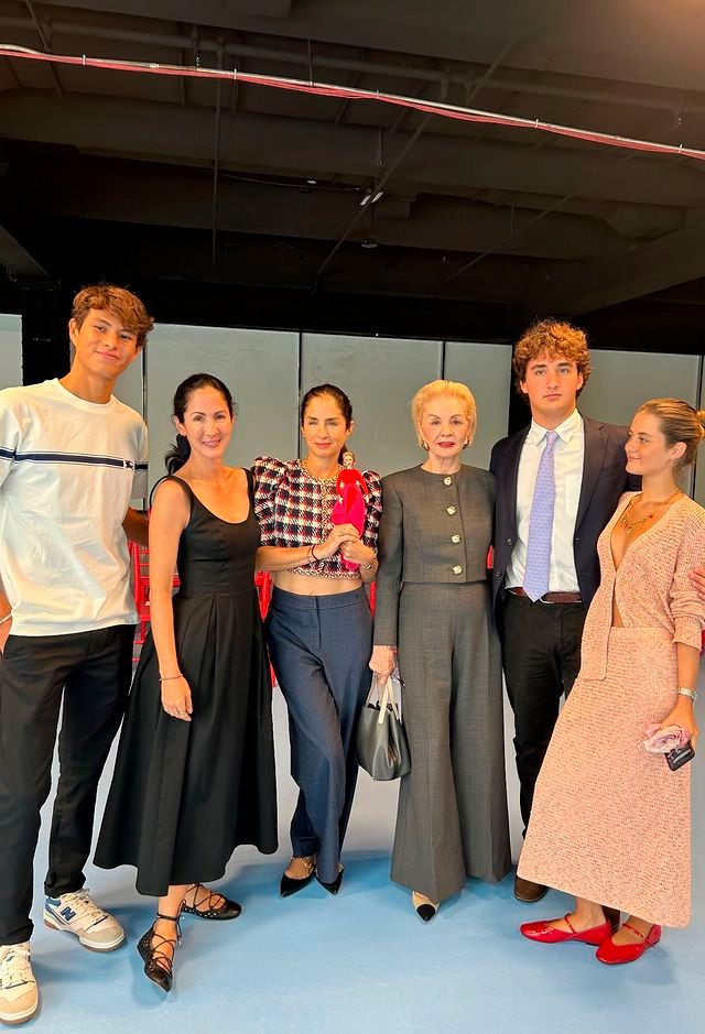 Patricia Cristina Herrera, Carolina Herrera, la diseñadora Carolina Herrera, sus nietos y su nieta Olimpia Baez Herrera