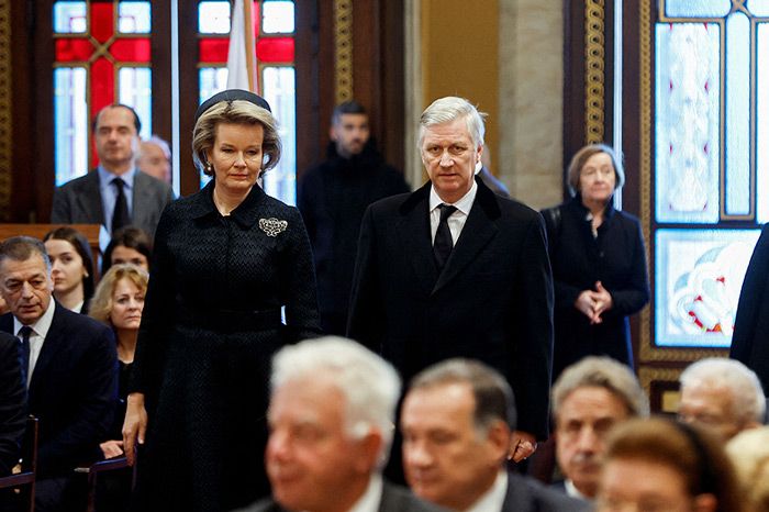 Felipe y Matilde de Bélgica en el funeral de Constantino de Grecia 