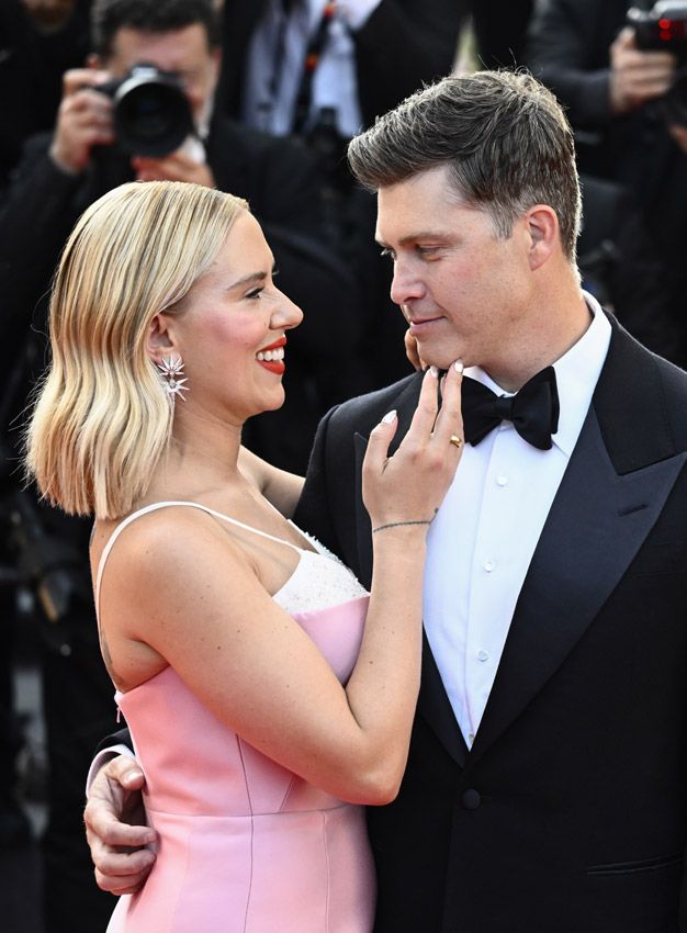 Scarlett Johansson y Colin Jost