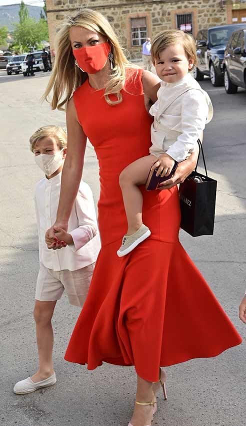 Carla Goyanes en la boda de Felipe Cortina y Amelia Millán