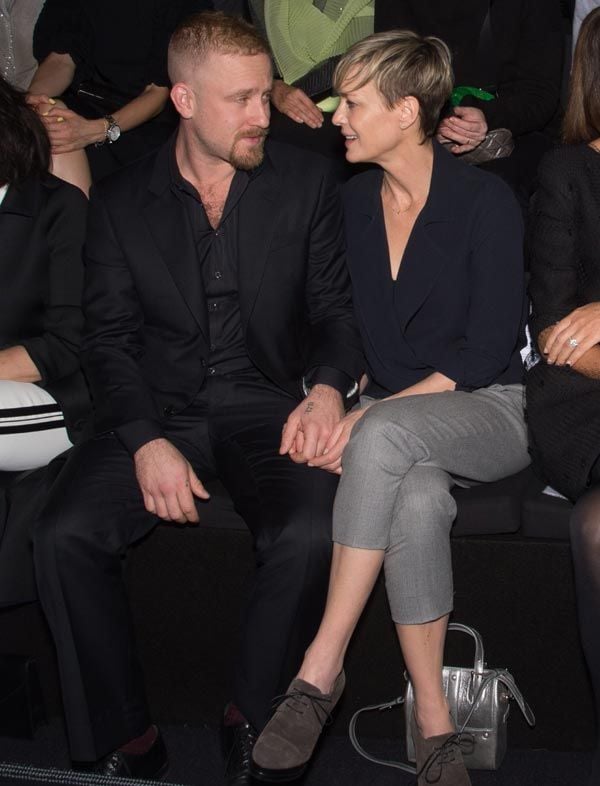 Robin Wright fue con su prometido Ben Foster con el que se mostró muy cómplice y cariñosa 