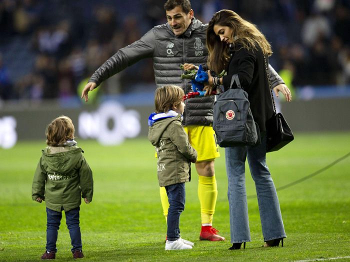 Iker Casillas y Sara Carbonero con sus hijos