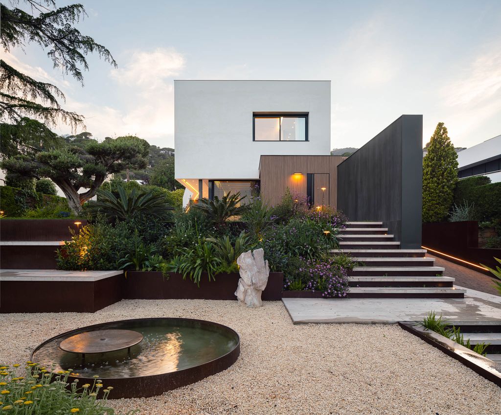 Jardín de una vivienda unifamiliar con paisajismo de Albert Castejón