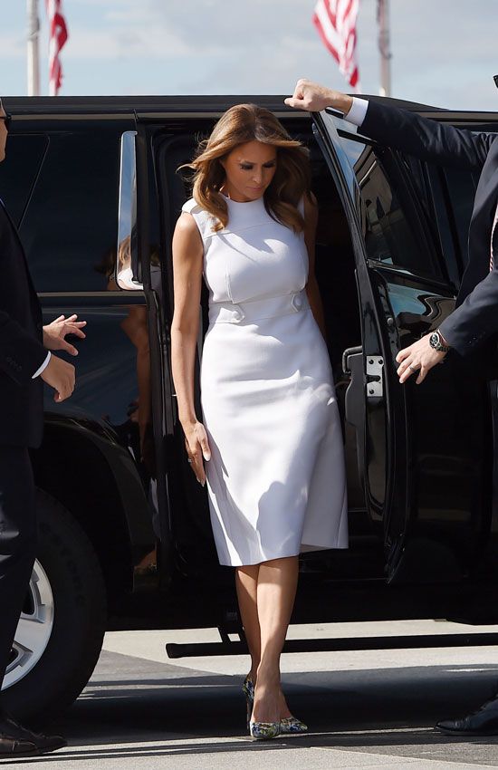 Melania Trump con vestido blanco