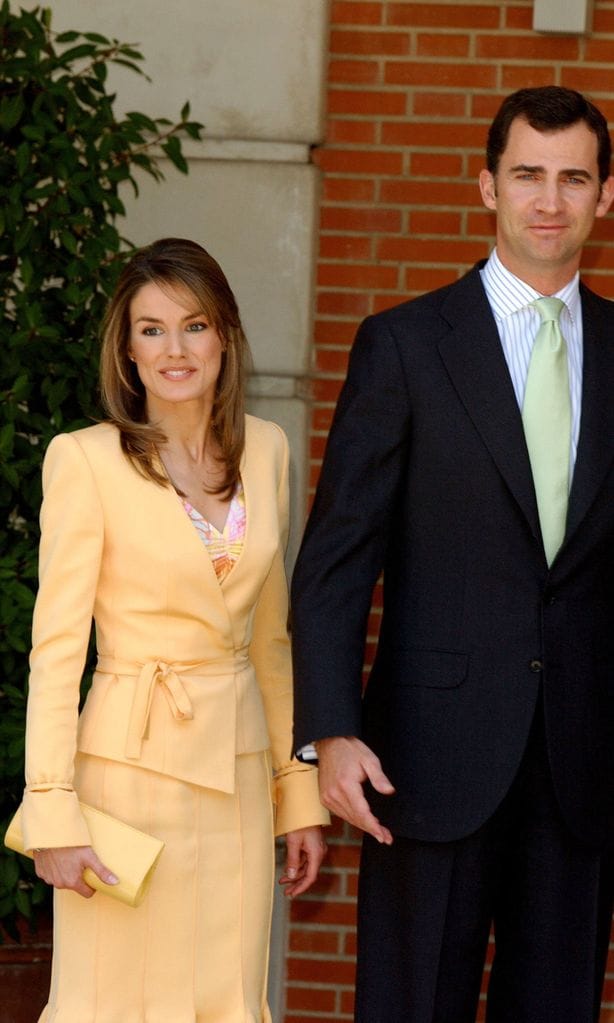 crown prince felipe and fiance letizia ortiz received by spanish prime minister zapatero and wife