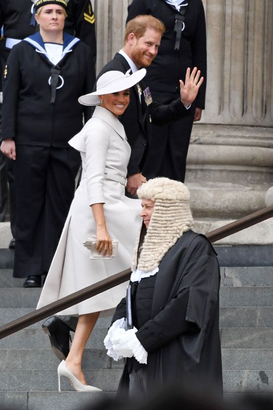 Isabel II allana el camino del príncipe Carlos