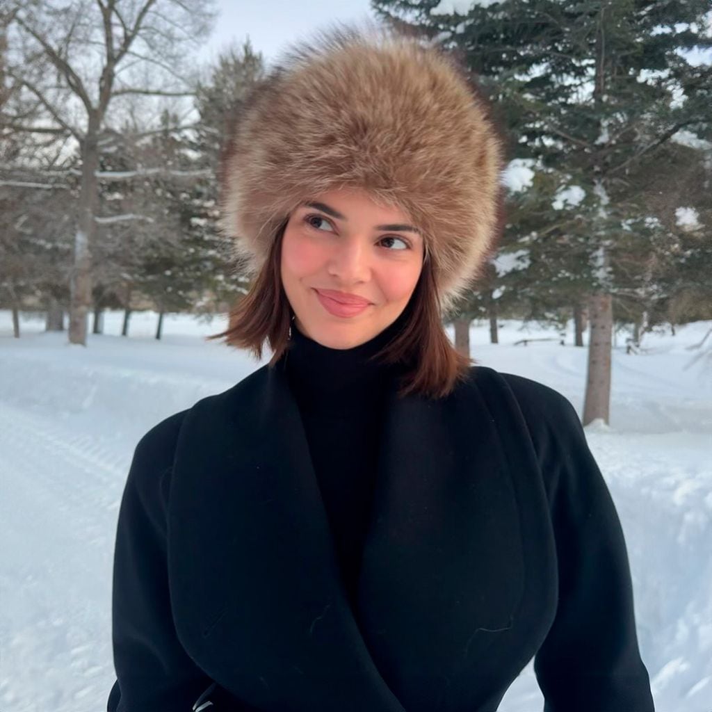 Kendall Jenner en Aspen con gorro de pelo 'vintage'