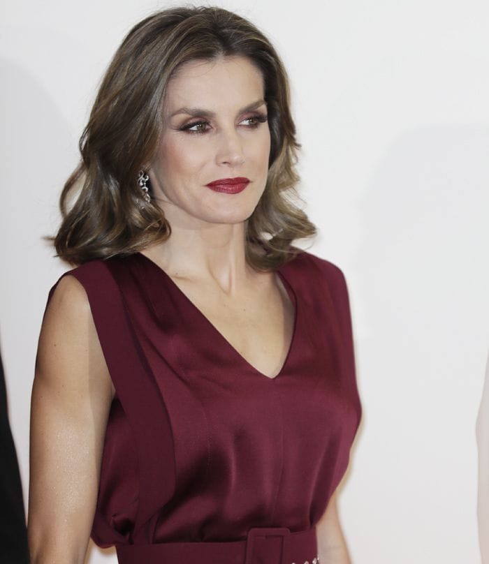 La reina Letizia preside en solitario los premios Mariano de Cavia