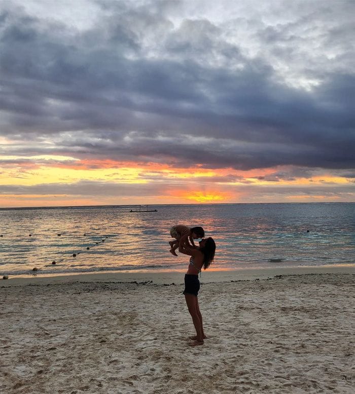 Isabel Jiménez en Mauricio con su familia