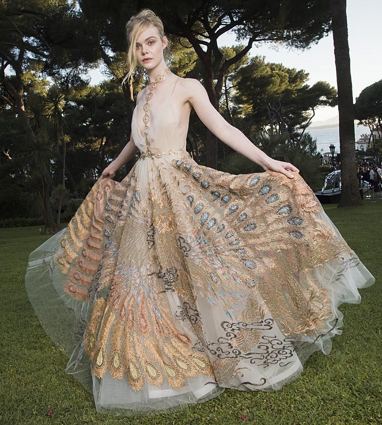 amfar_elle_fanning_1a