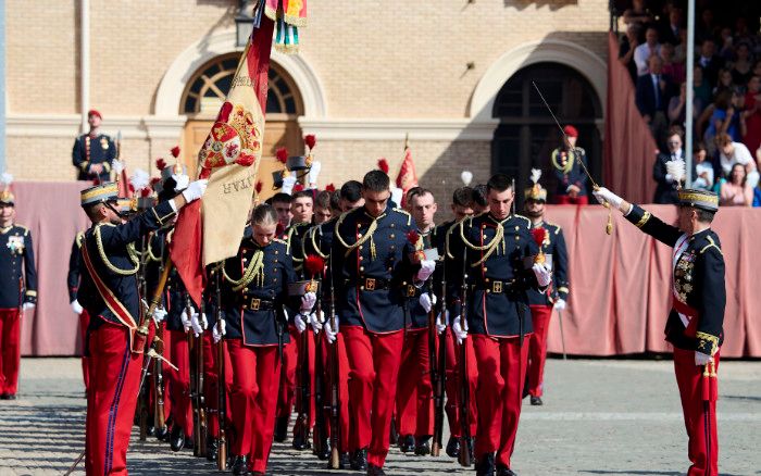 La princesa Leonor jura bandera con sus compañeros