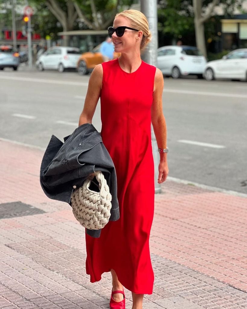 Amelia Bono viste de rojo en verano