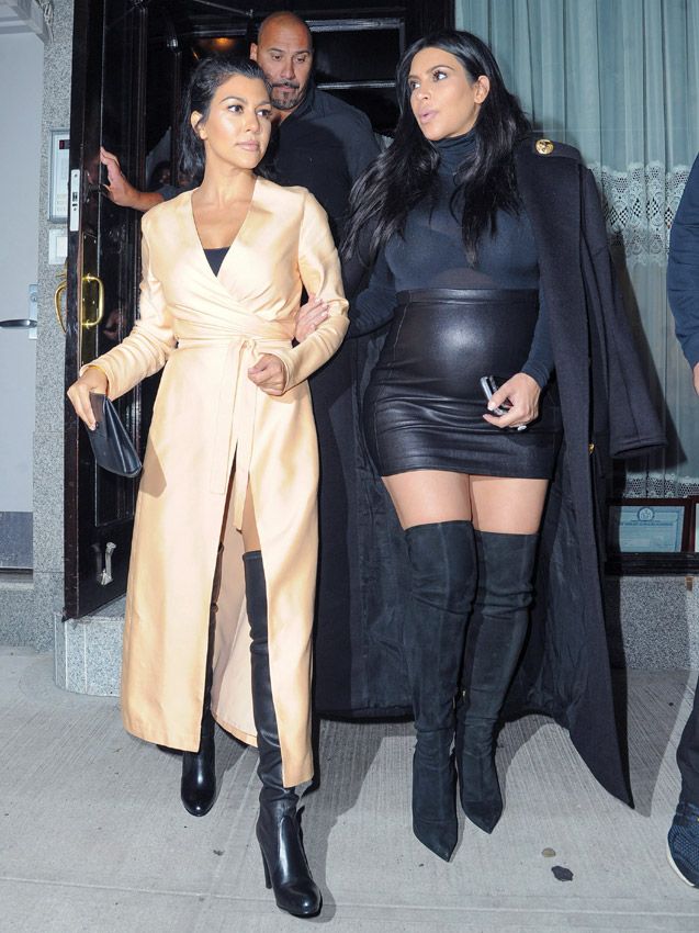 Como buenas Kardashian, Kim y Kourtney suelen repetir estos patrones habitualmente. De hecho, sólo hay que ver los estilismos que eligieron hace unos días para disfrutar de otra velada en Manhattan para demostrar, una vez más, que les encanta ser el centro de atención
