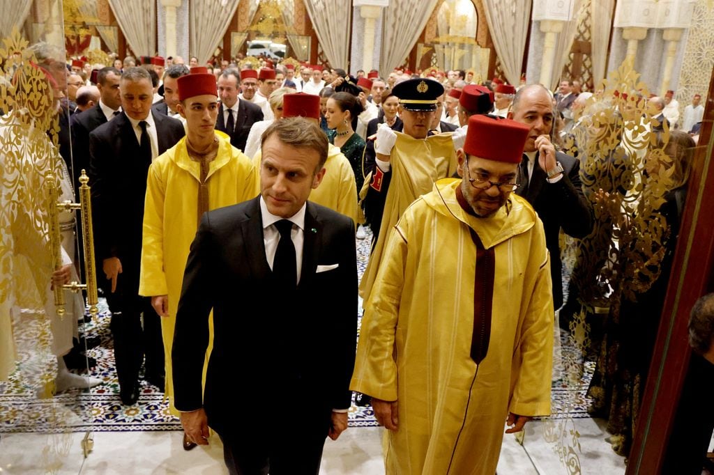 Emmanuel y Brigitte Macron con Mohamed VI en una cena de Estado en el Palacio Real de Rabat el 29 de octubre de 2024