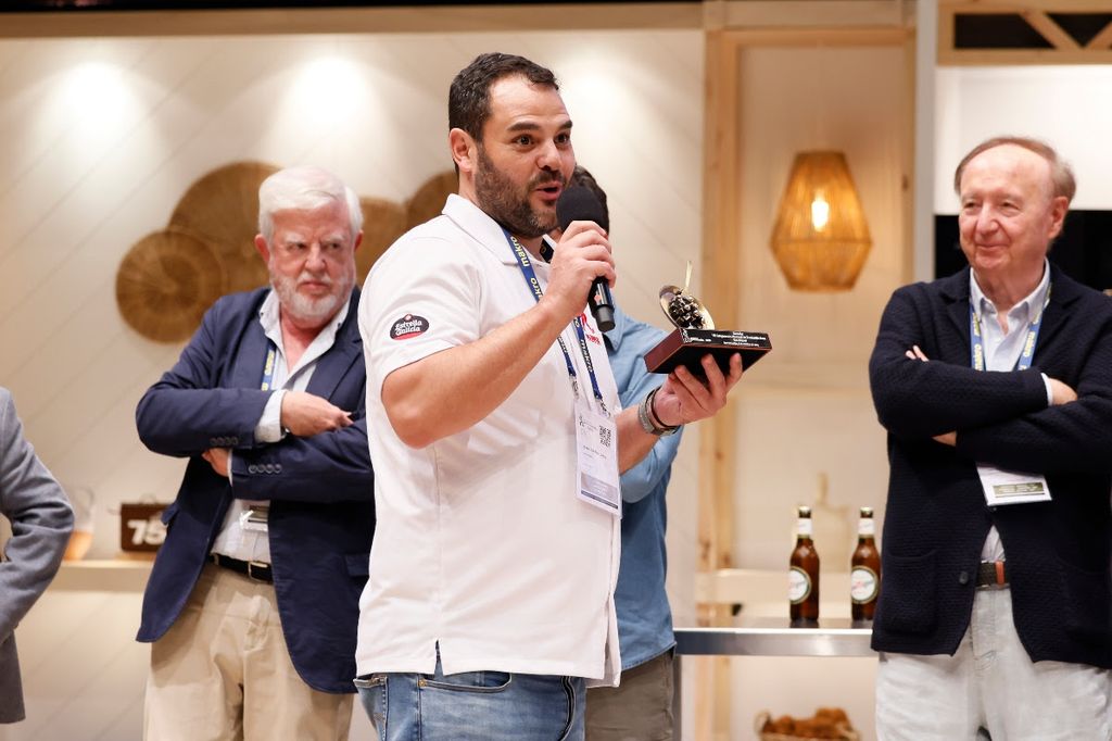 Alen Tarrío, de Pampín Bar (Santiago de Compostela), ganador del VII Campeonato Nacional de Ensaladilla Rusa