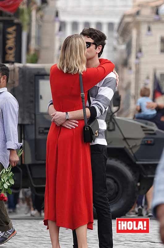 EXCLUSIVA: Karlie Kloss y Joshua Kushner pasean su amor por la calles de Roma