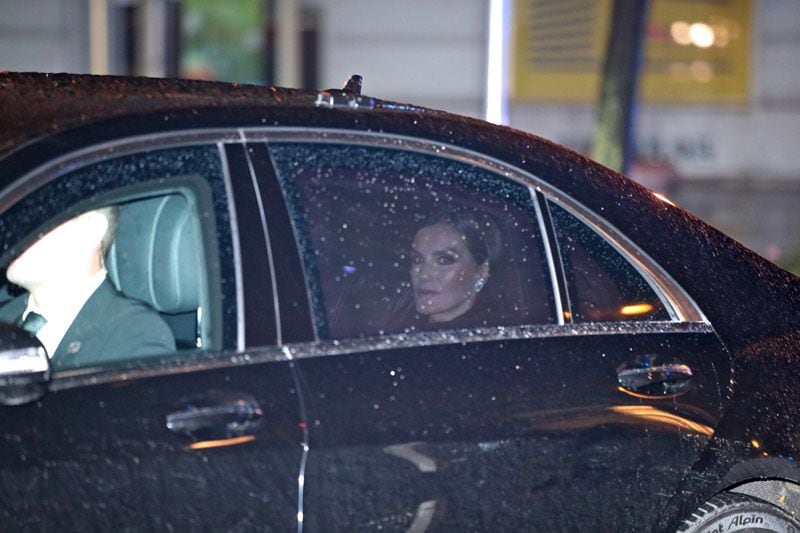 Reina Letizia dejando el hotel de Croacia