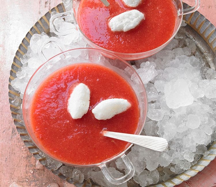 Sopa de sandía y tomate con helado de queso 