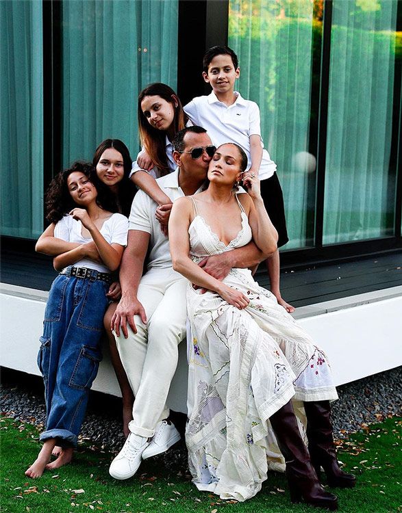 Jennifer Lopez y Alex Rodríguez junto a los hijos de cada uno