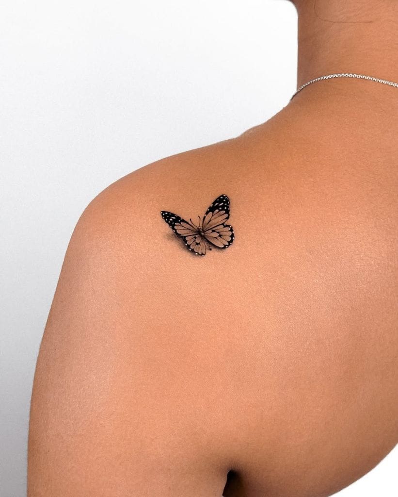 Tatuaje mariposa minimalista con volumen