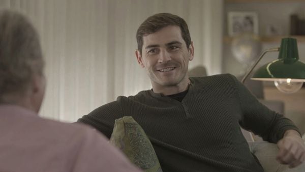 En la entrevista, Iker repasará su trayectoria profesional, desde sus humildes comienzos en Móstoles hasta convertirse en el mejor portero del mundo. También contará cómo vivió el triunfo en las dos Eurocopas y el Mundial de Fútbol, cómo conoció a Sara y cómo fue su polémica salida del Real Madrid y su relación con el exentrenador del club José Mourinho (Fotos: RTVE)
