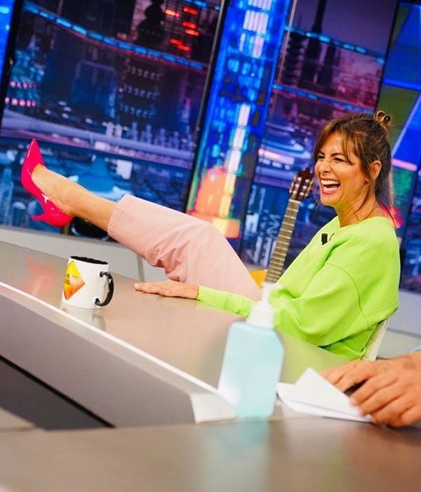 Nuria Roca combina rosa y verde en este estilismo para El Hormiguero