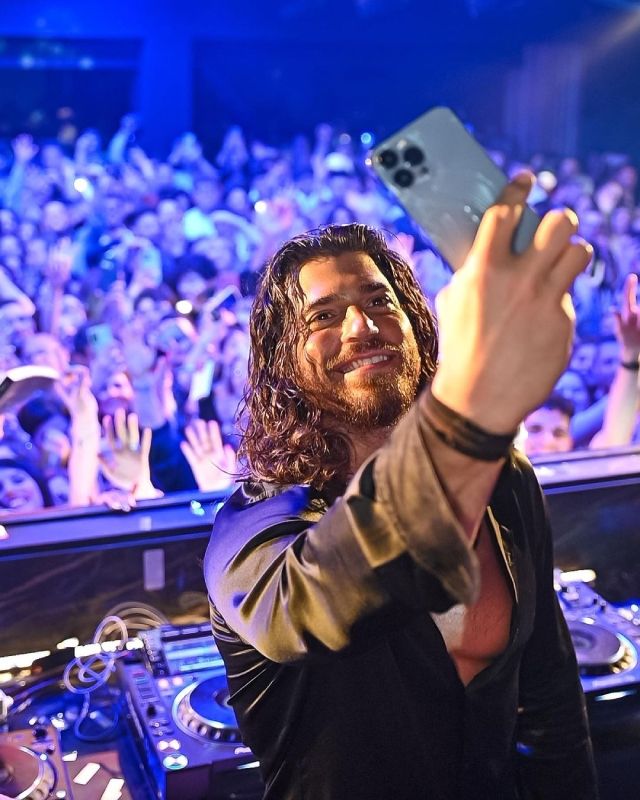 Can Yaman hará un evento en España con fans que consistirá en una cena solidaria y discoteca