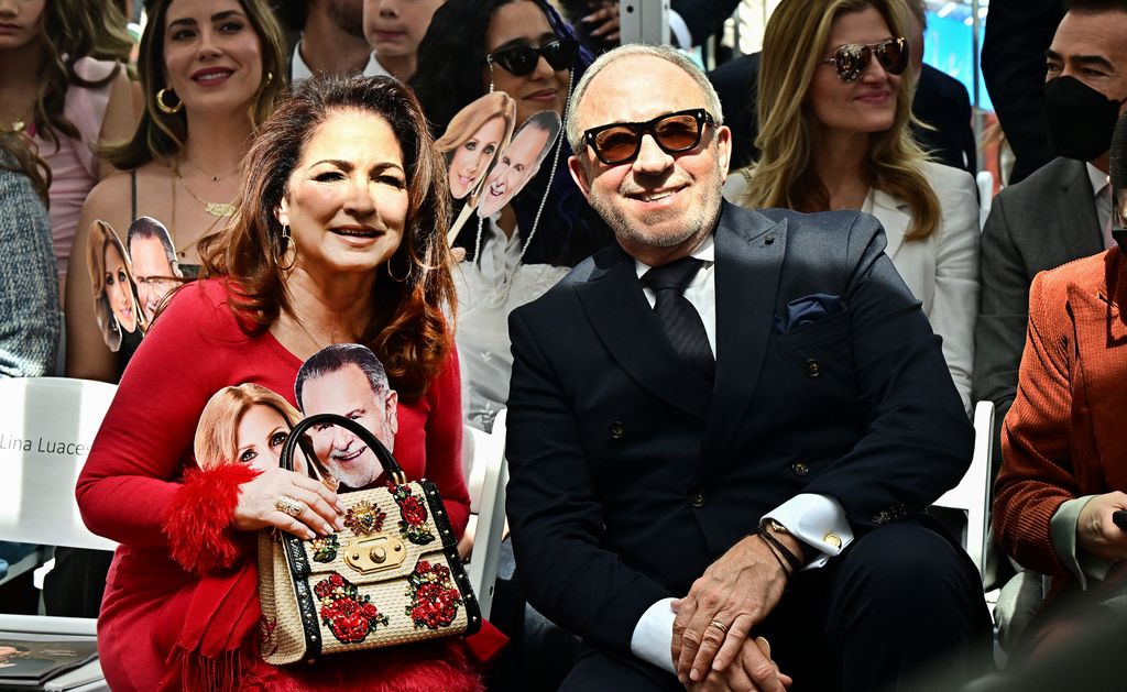 Gloria Estafan y su esposo Emilio Estefan, presentes en la ceremonia para develar la estrella de Raúl de Molina y Lili Estefan en el Paseo de la Fama.