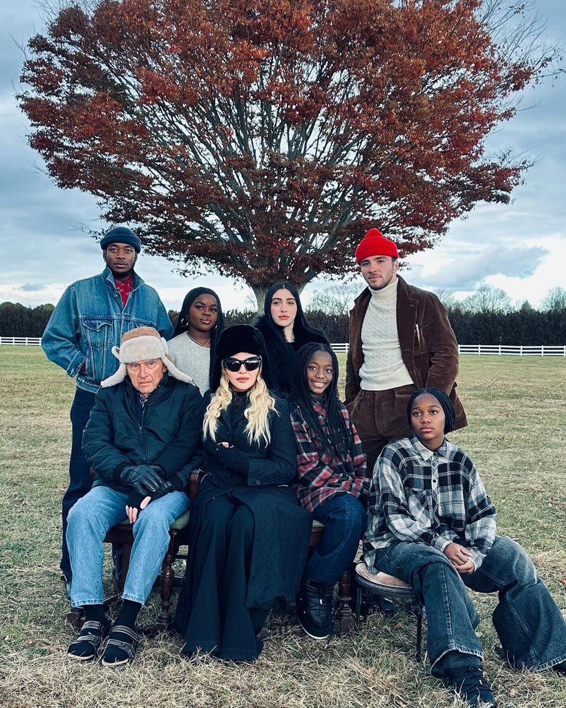 Madonna junto a sus hijos y su padre, Silvio Ciccone.