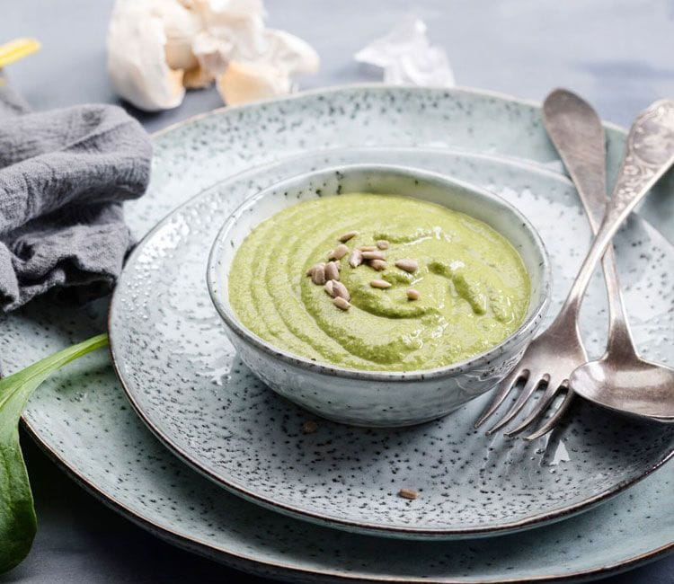 Crema de acelgas y pesto de pipas de girasol