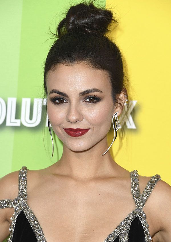 peinados gala amfar victoria justice