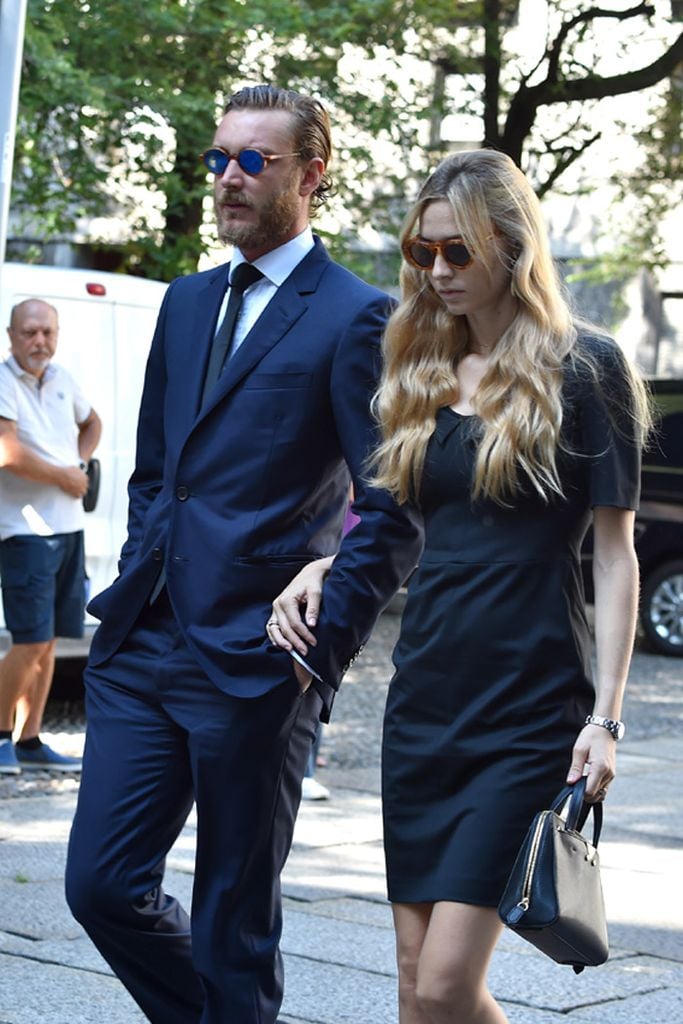 Pierre Casiraghi ha abandonado Mallorca para estar al lado de su mujer, Beatrice Borromeo, en estos difíciles momentos y asistir juntos al funeral de Marta Marzotto en la iglesia Sant Angelo de Milán
