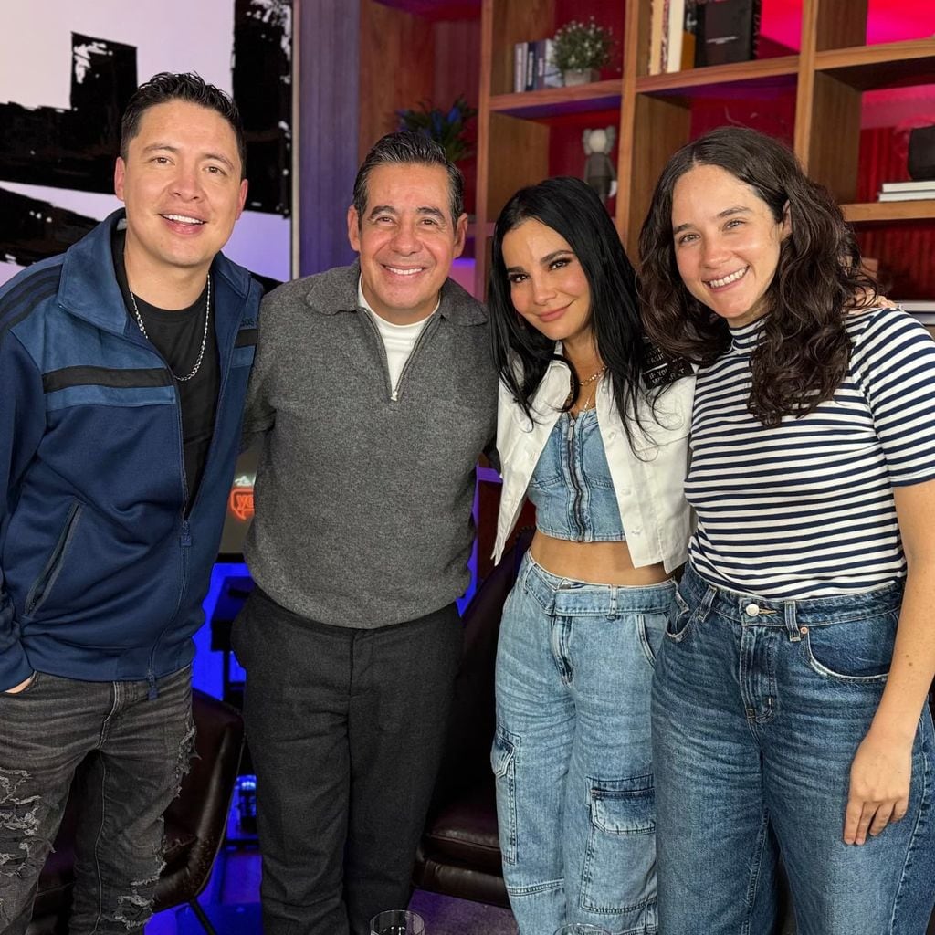 Martha Higareda y Ximena Sariñana y Armando Hernández en el reencuentro del elenco de 'Amar Te Duele'