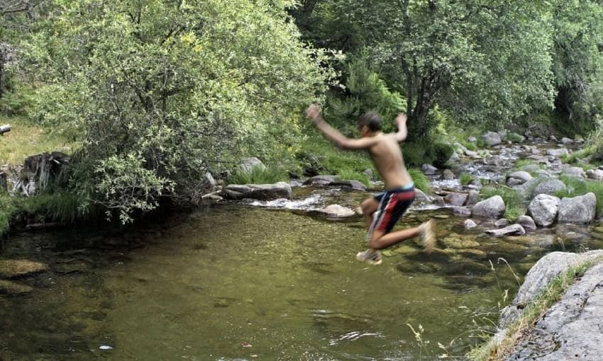 pozas de la angostura en rascafria sierra de madrid