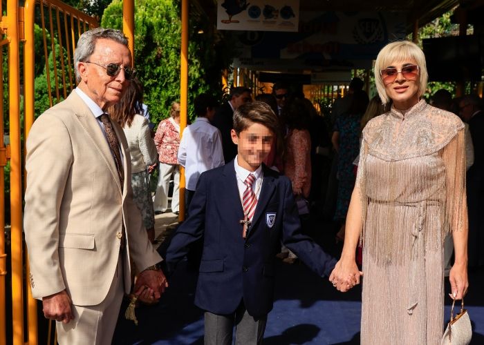 Ana María Aldón y Ortega Cano con su hijo de diez años