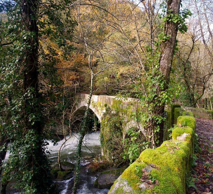 Puente medieval en Pazo de Arenteiro