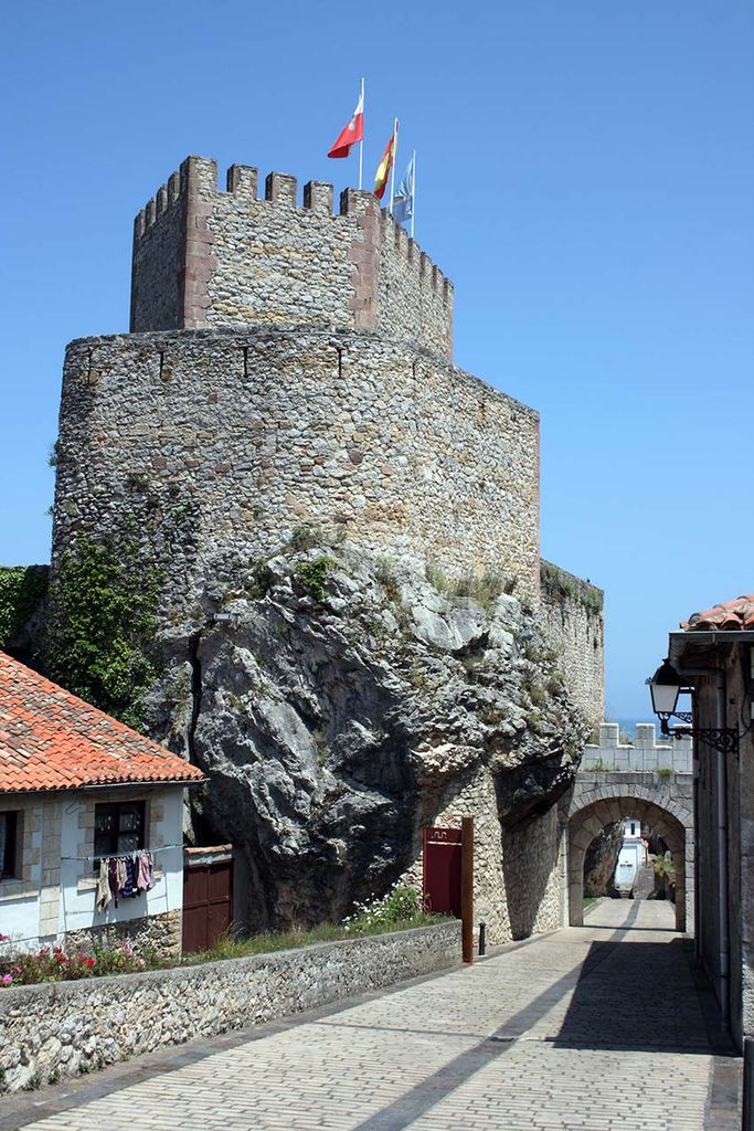 Castillo medieval de San Vicente de la Barquera, Cantabria