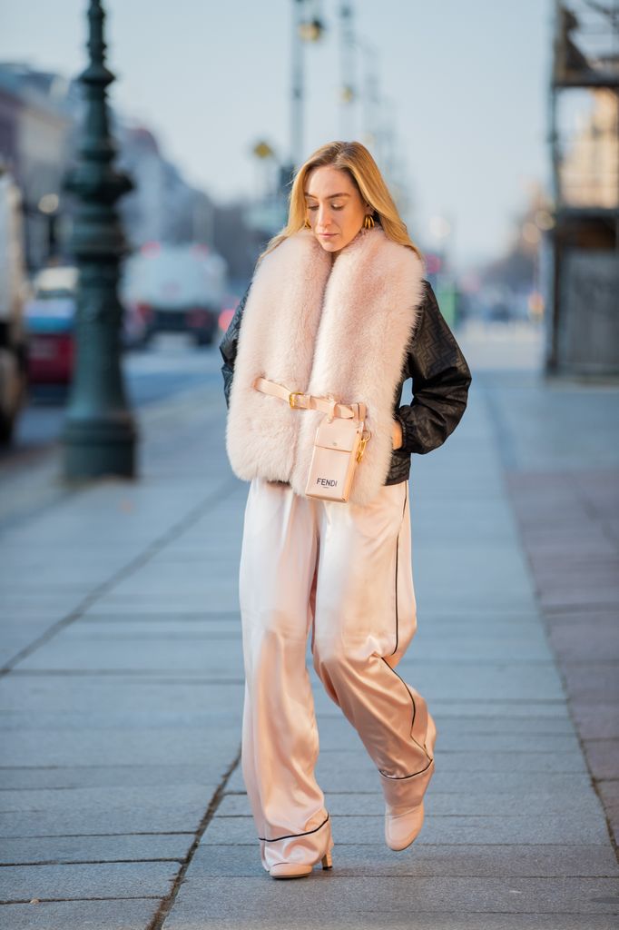 Guía para llevar la bufanda de pelo, tendencia en invierno