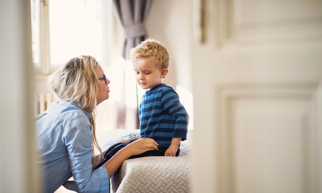 mam hablando con su hijo