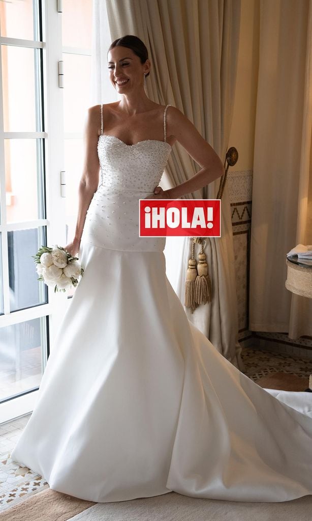 Mónica de Tomás primer vestido HOLA PLUS