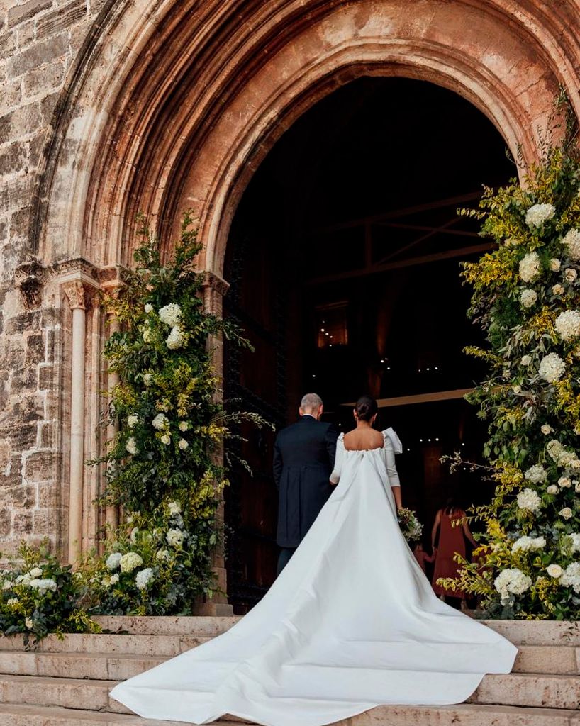 Novia entrada a la iglesia