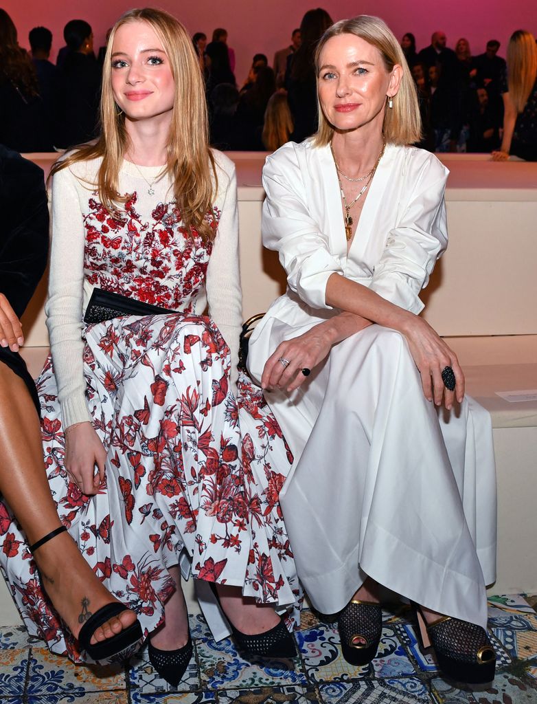 Kai Schreiber y Naomi Watts, como estrellas de un 'front row' en Brooklyn el 15 de abril de 2024.