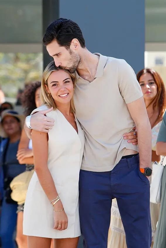 Sergio Rico y su esposa, Alba Silva