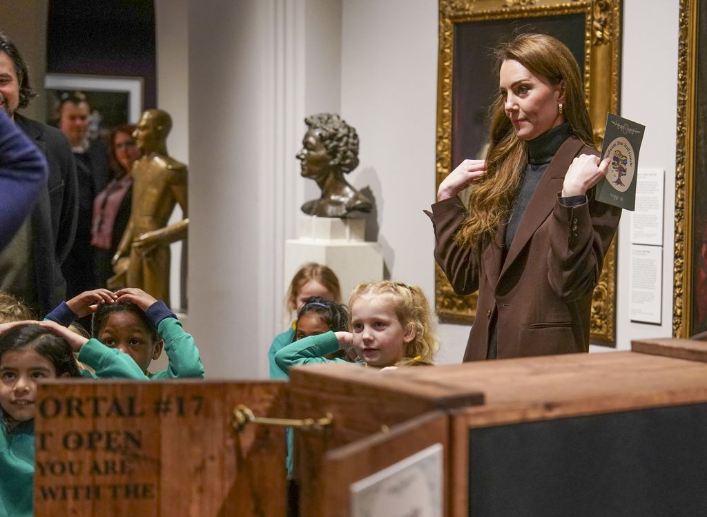 Kate Middleton  en una excursión con niños al el National Portrait Gallery