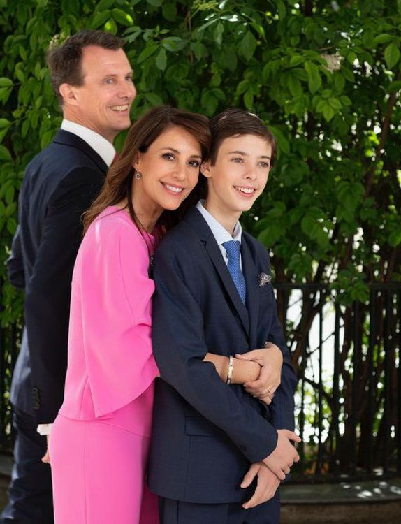 Henrik de Dinamarca con sus padres 