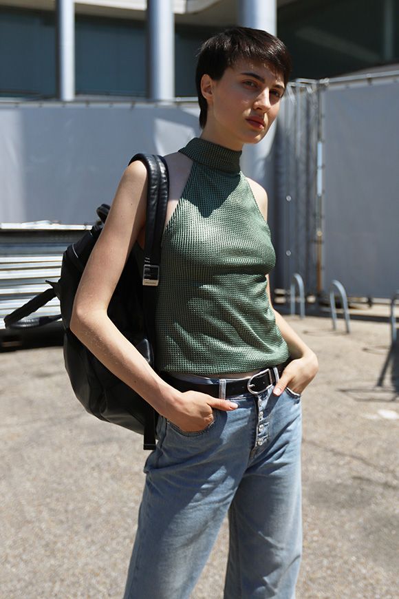 street style vaqueros top verde