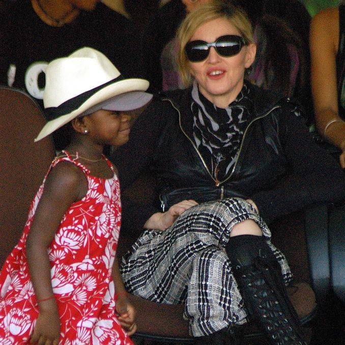 Madonna y su hija Mercy James